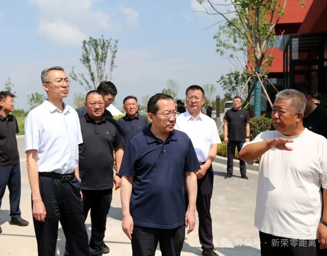 新荣区委书记刘中文带队调研重点项目建设、企业生产情况并开展入企服务